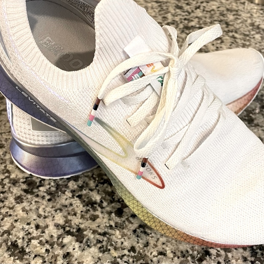 Brooks levitate energize neutral (run proud)